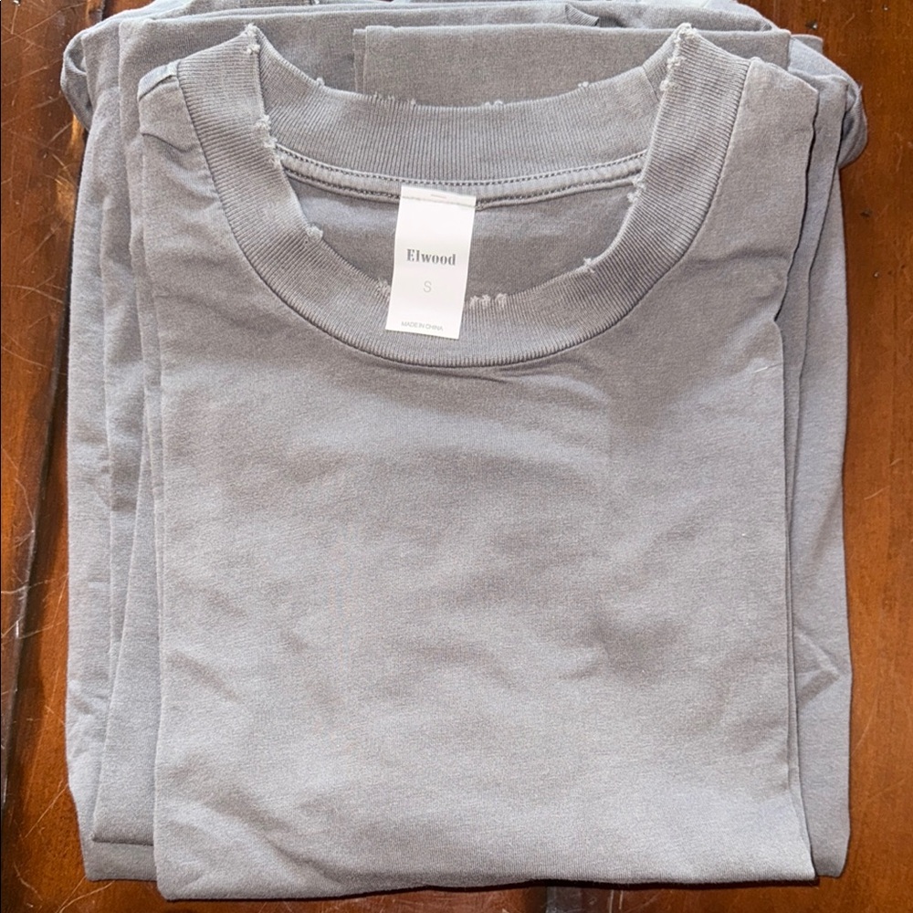 Elwood distressed Gray T-Shirt. 100% organic cotton BNWOT